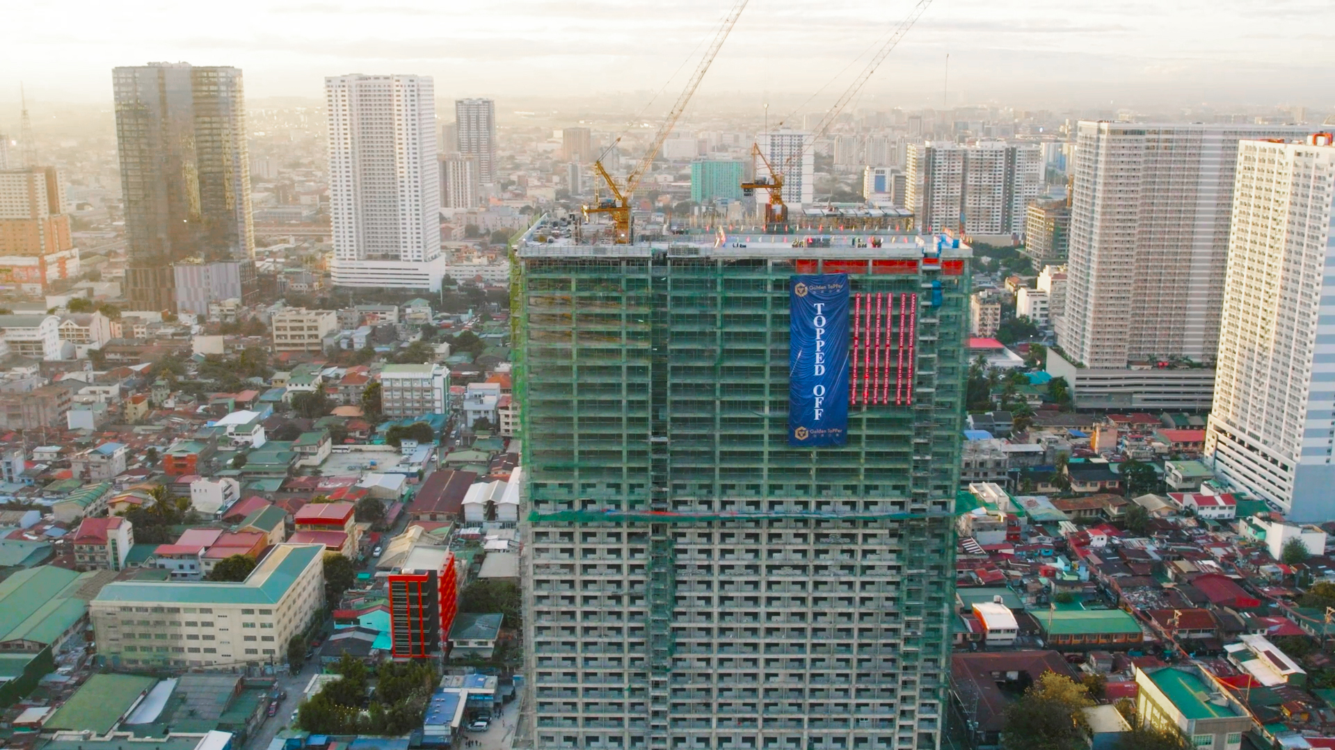 Golden Topper celebrates topping off La Vida